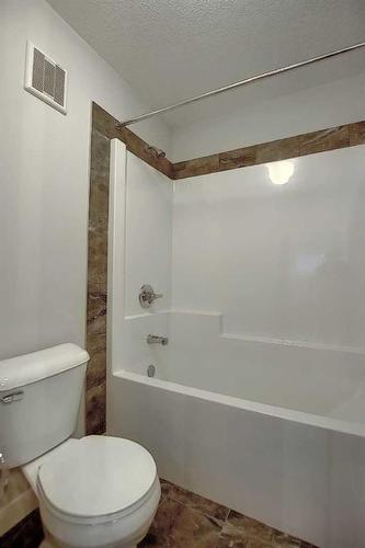 56 Shale Avenue, Cochrane, AB - Indoor Photo Showing Bathroom