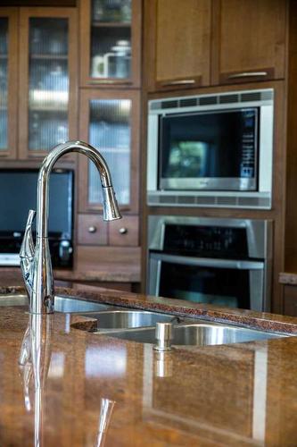 8 Spring Willow Place Sw, Calgary, AB - Indoor Photo Showing Kitchen