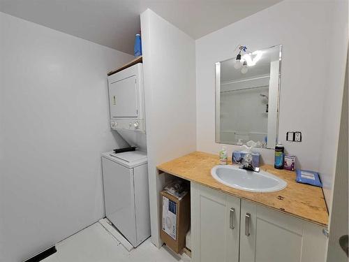 307 2Nd Avenue, Torrington, AB - Indoor Photo Showing Laundry Room