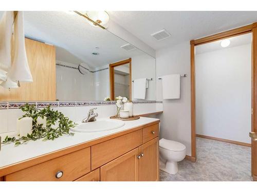 126-6868 Sierra Morena Boulevard Sw, Calgary, AB - Indoor Photo Showing Bathroom