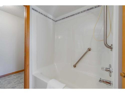 126-6868 Sierra Morena Boulevard Sw, Calgary, AB - Indoor Photo Showing Bathroom