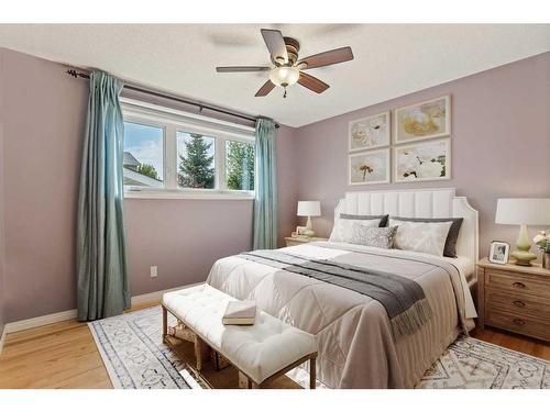 876 Mckenzie Drive Se, Calgary, AB - Indoor Photo Showing Bedroom