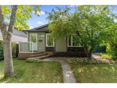 876 Mckenzie Drive Se, Calgary, AB - Outdoor