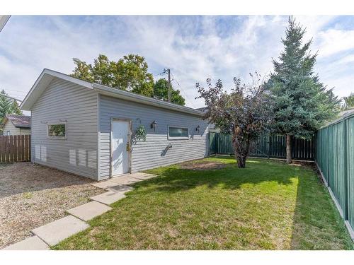 876 Mckenzie Drive Se, Calgary, AB - Outdoor