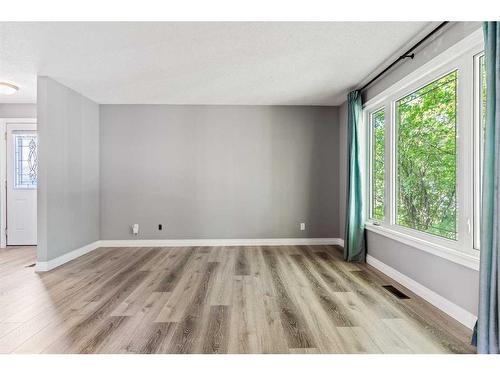 876 Mckenzie Drive Se, Calgary, AB - Indoor Photo Showing Other Room