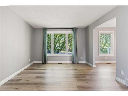 876 Mckenzie Drive Se, Calgary, AB - Indoor Photo Showing Other Room