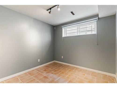 876 Mckenzie Drive Se, Calgary, AB - Indoor Photo Showing Other Room