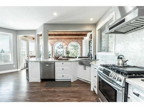 1107 Highland Green View Nw, High River, AB - Indoor Photo Showing Kitchen With Upgraded Kitchen