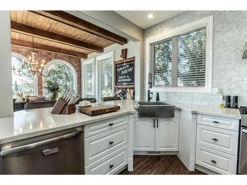 1107 Highland Green View Nw, High River, AB - Indoor Photo Showing Kitchen