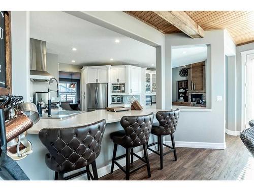 1107 Highland Green View Nw, High River, AB - Indoor Photo Showing Kitchen