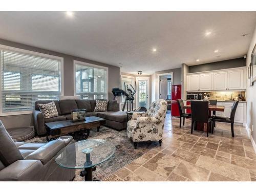 1107 Highland Green View Nw, High River, AB - Indoor Photo Showing Living Room