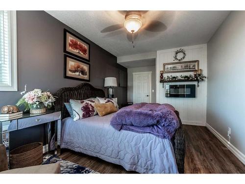 1107 Highland Green View Nw, High River, AB - Indoor Photo Showing Bedroom