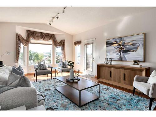 61 Scimitar Heath Nw, Calgary, AB - Indoor Photo Showing Living Room