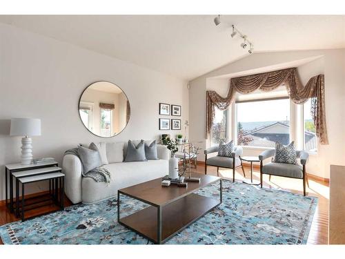 61 Scimitar Heath Nw, Calgary, AB - Indoor Photo Showing Living Room