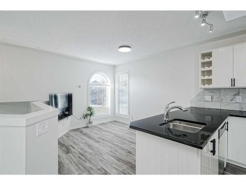 80 Douglas Ridge Circle Se, Calgary, AB - Indoor Photo Showing Kitchen