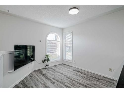 80 Douglas Ridge Circle Se, Calgary, AB - Indoor Photo Showing Other Room