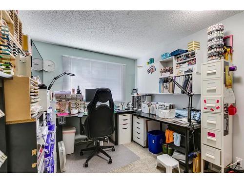 535 Queenston Gardens Se, Calgary, AB - Indoor Photo Showing Office