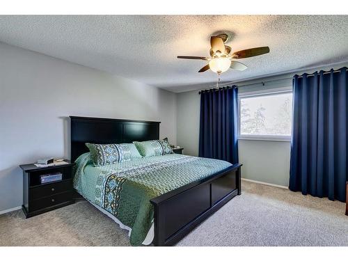 535 Queenston Gardens Se, Calgary, AB - Indoor Photo Showing Bedroom