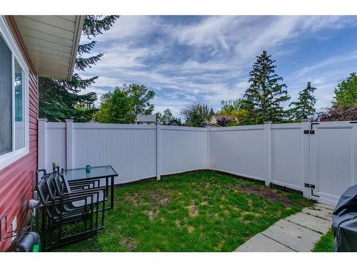 535 Queenston Gardens Se, Calgary, AB - Outdoor