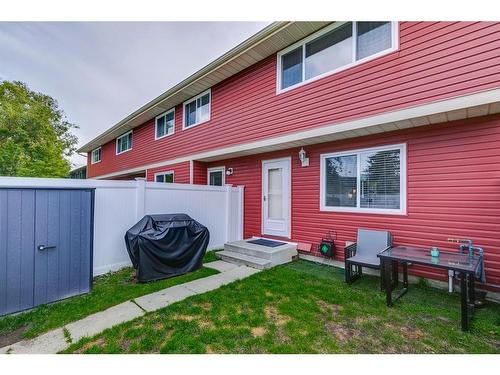 535 Queenston Gardens Se, Calgary, AB - Outdoor With Exterior