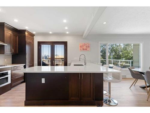 1720 Suffolk Street, Calgary, AB - Indoor Photo Showing Kitchen With Upgraded Kitchen