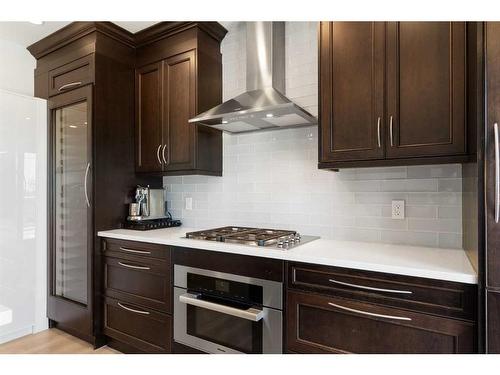 1720 Suffolk Street, Calgary, AB - Indoor Photo Showing Kitchen With Upgraded Kitchen