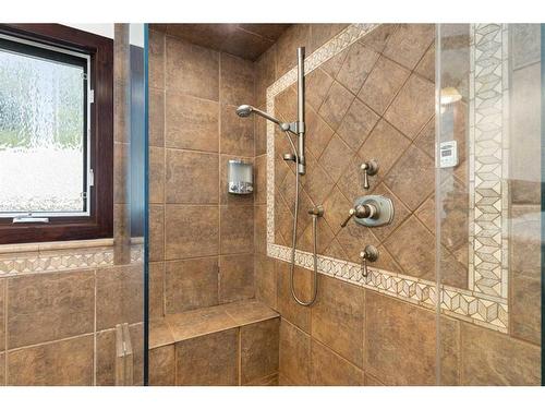 1720 Suffolk Street, Calgary, AB - Indoor Photo Showing Bathroom