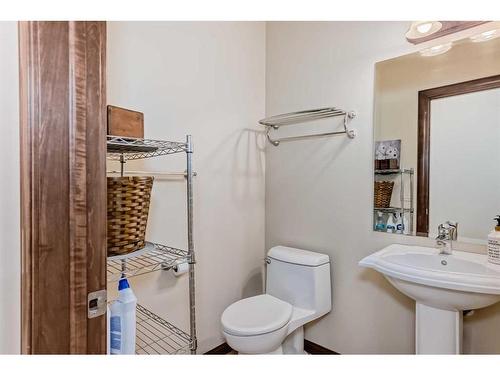 124 Aspenmere Close, Chestermere, AB - Indoor Photo Showing Bathroom