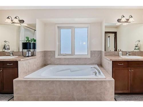 124 Aspenmere Close, Chestermere, AB - Indoor Photo Showing Bathroom