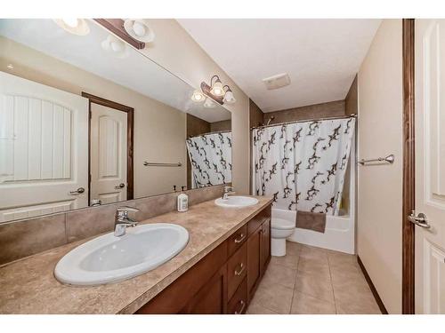 124 Aspenmere Close, Chestermere, AB - Indoor Photo Showing Bathroom