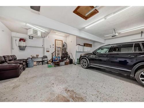 124 Aspenmere Close, Chestermere, AB - Indoor Photo Showing Garage