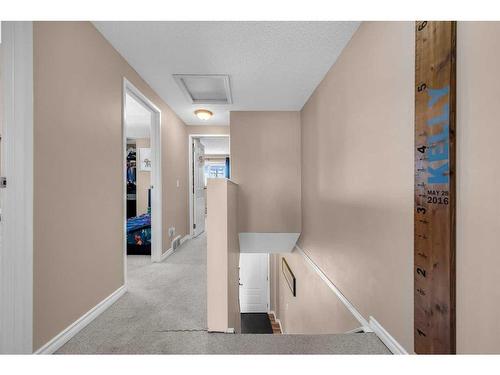 9 Mckenna Crescent Se, Calgary, AB - Indoor Photo Showing Other Room