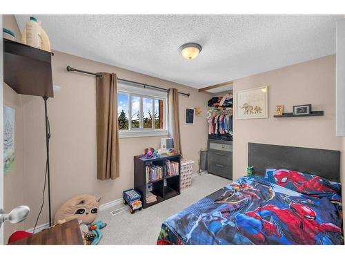 9 Mckenna Crescent Se, Calgary, AB - Indoor Photo Showing Bedroom