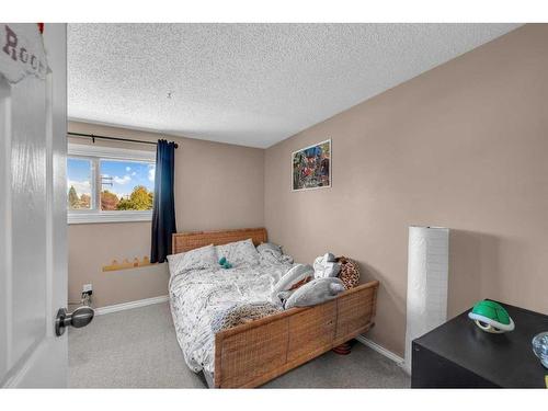 9 Mckenna Crescent Se, Calgary, AB - Indoor Photo Showing Bedroom