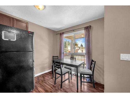 9 Mckenna Crescent Se, Calgary, AB - Indoor Photo Showing Dining Room