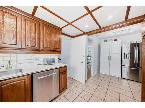 264 Cannington Place Sw, Calgary, AB - Indoor Photo Showing Kitchen