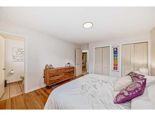 264 Cannington Place Sw, Calgary, AB - Indoor Photo Showing Bedroom