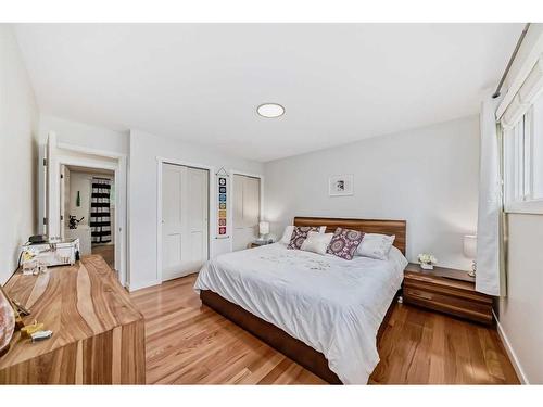 264 Cannington Place Sw, Calgary, AB - Indoor Photo Showing Bedroom