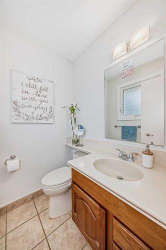 264 Cannington Place Sw, Calgary, AB - Indoor Photo Showing Bathroom