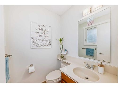 264 Cannington Place Sw, Calgary, AB - Indoor Photo Showing Bathroom