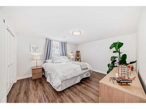 264 Cannington Place Sw, Calgary, AB - Indoor Photo Showing Bedroom