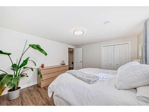 264 Cannington Place Sw, Calgary, AB - Indoor Photo Showing Bedroom