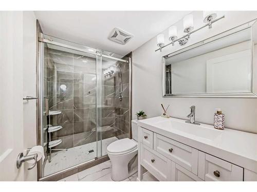 264 Cannington Place Sw, Calgary, AB - Indoor Photo Showing Bathroom