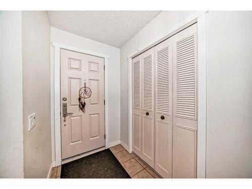 264 Cannington Place Sw, Calgary, AB - Indoor Photo Showing Other Room