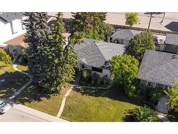 2216 35 Street SW Calgary, AB T3E 2X8