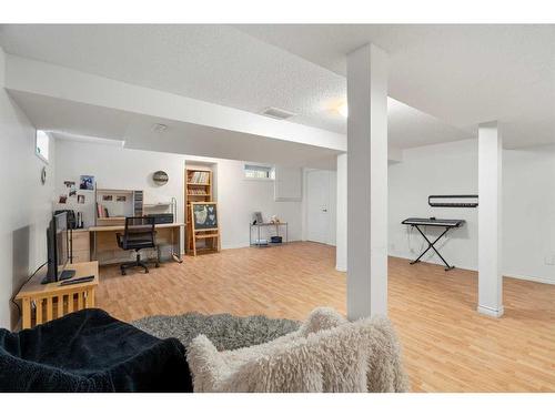 32 Deermont Road Se, Calgary, AB - Indoor