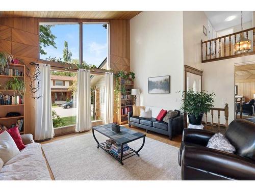 32 Deermont Road Se, Calgary, AB - Indoor Photo Showing Living Room