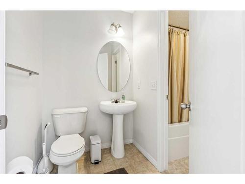 64 Prestwick Villas Se, Calgary, AB - Indoor Photo Showing Bathroom