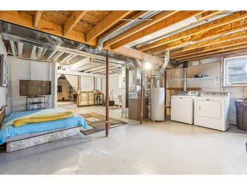 64 Prestwick Villas Se, Calgary, AB - Indoor Photo Showing Laundry Room