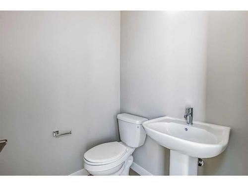 256 Waterford Heath, Chestermere, AB - Indoor Photo Showing Bathroom